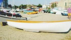 La barchetta recuperata nel Golfo di Follonica