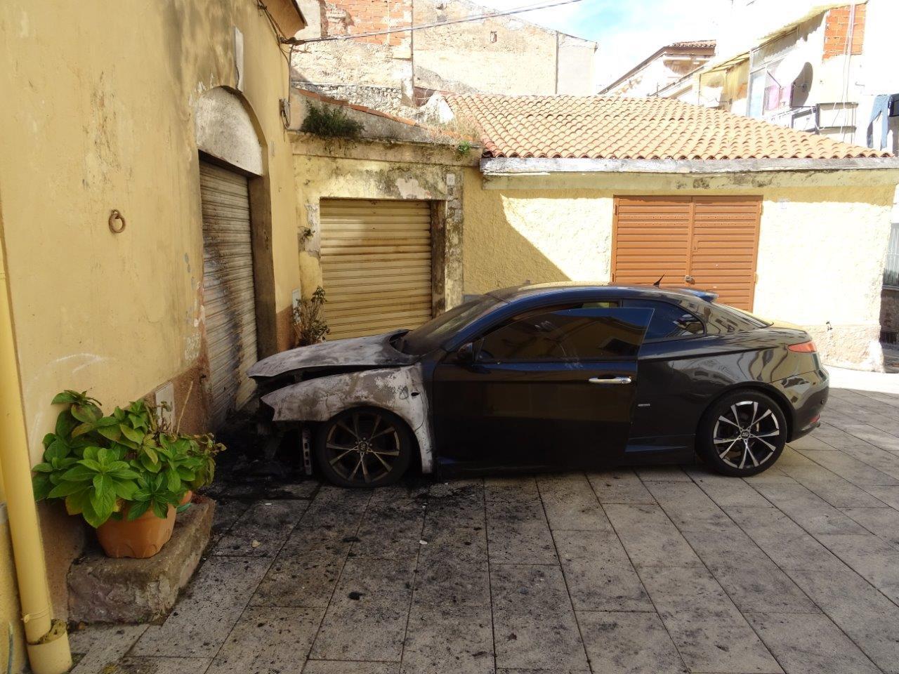 Sassari, attentato incendiario nel centro storico