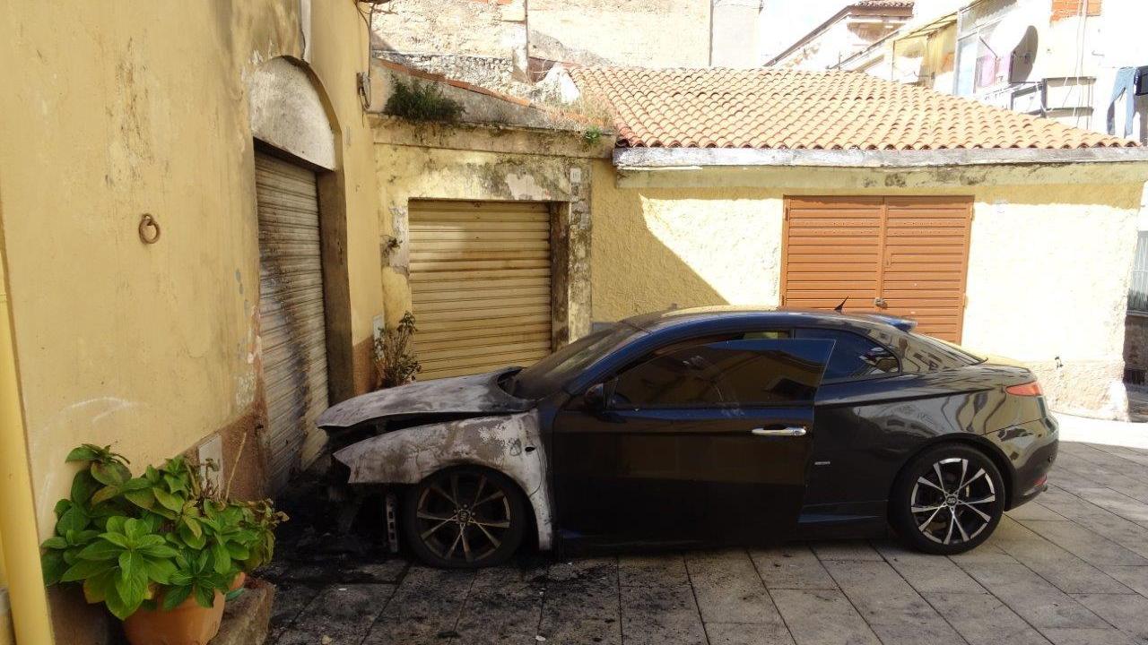 Sassari, attentato incendiario nel centro storico