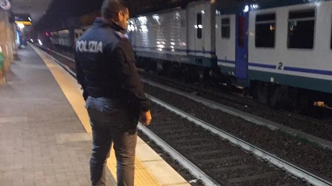 Ferrara, muore travolto da un treno merci in corsa