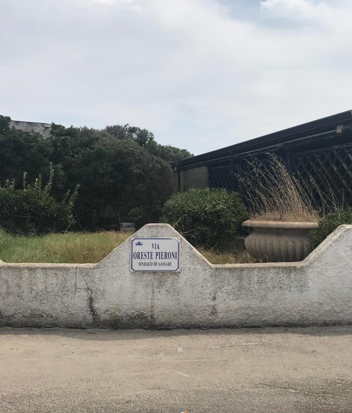 «Via Pieroni è di Sorso»: cassate le targhe sassaresi 