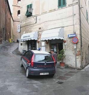Carabinieri in centro a Castelfiorentino