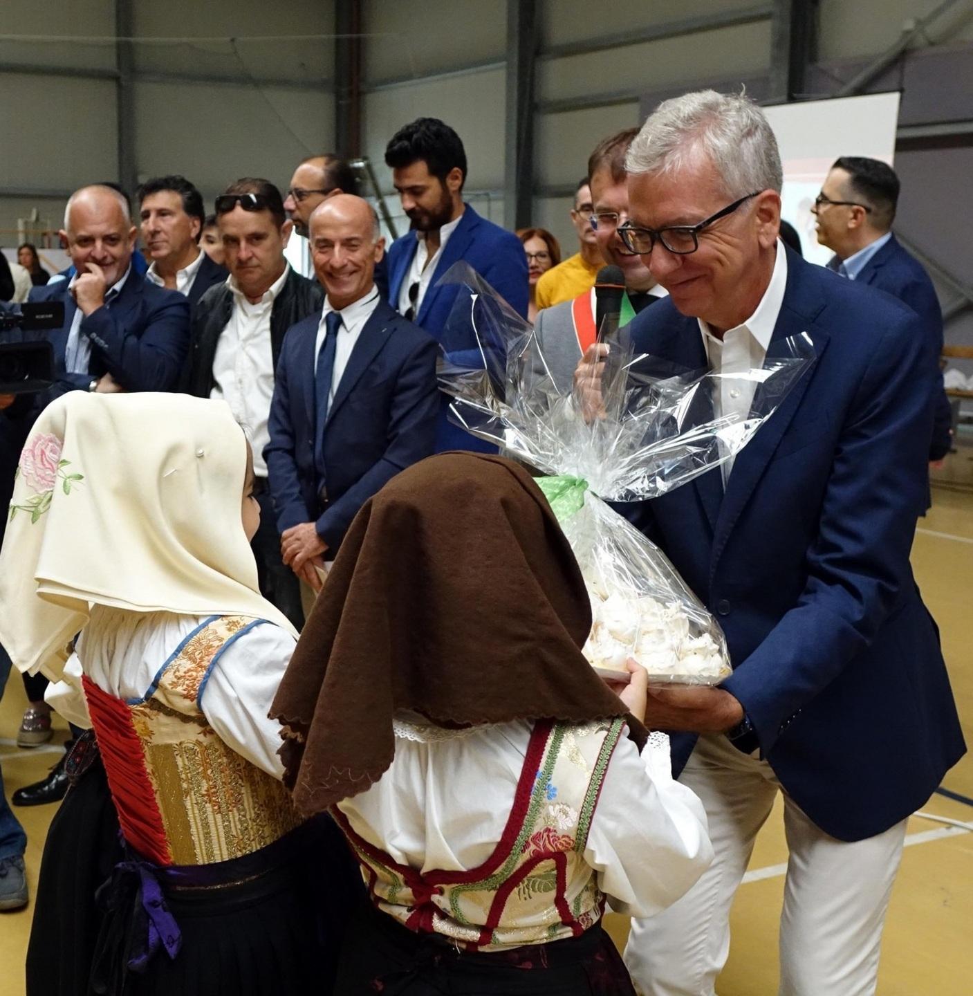 Il presidente della Regione “battezza” il polo scolastico