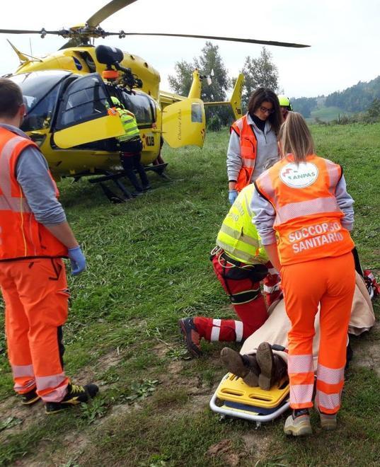 Anziana colpita da malore si schianta con l’auto: è grave 