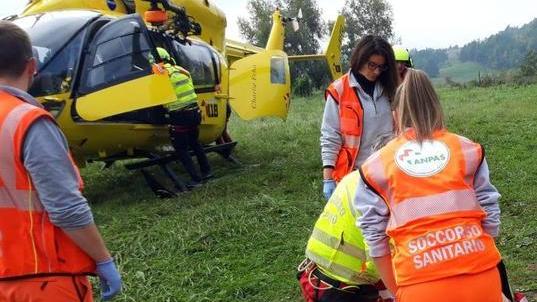 Anziana colpita da malore si schianta con l’auto: è grave