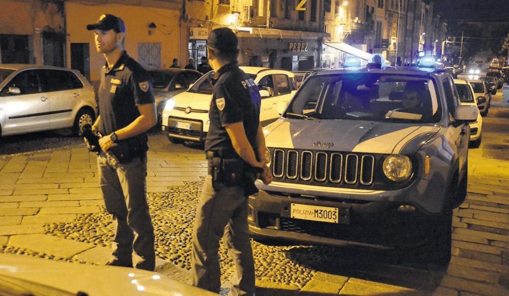 Controlli della polizia nel centro storico