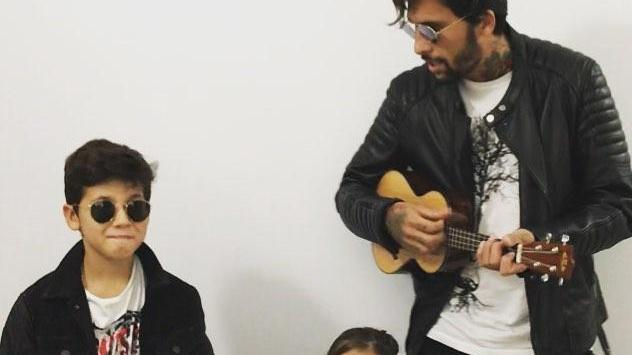 Lucas Castro con i figli in una foto pubblicata su Instagram