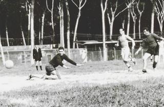 Gol d’epoca e arbitri in giacchetta nella Darsena di un tempo