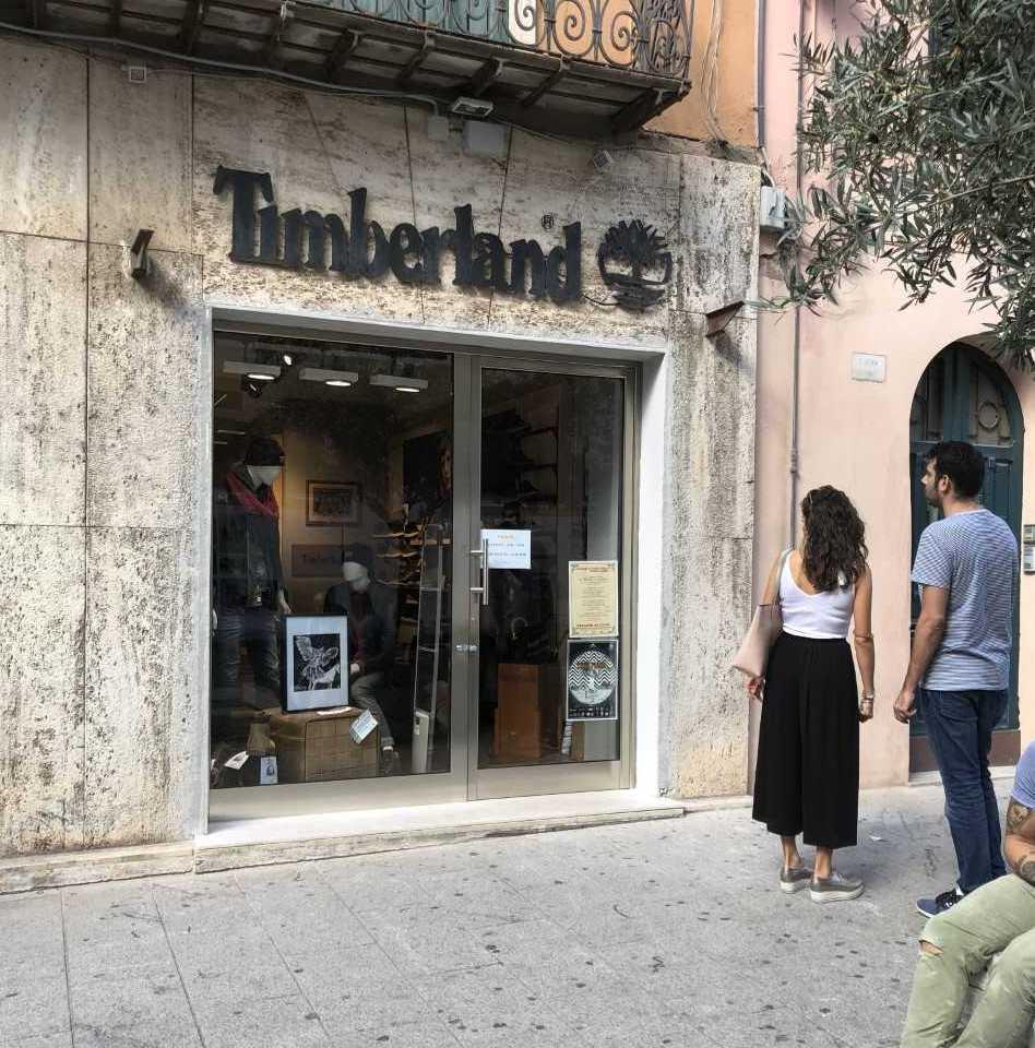 Sassari, svaligiato in piazza Rosario il nuovo negozio Timberland 