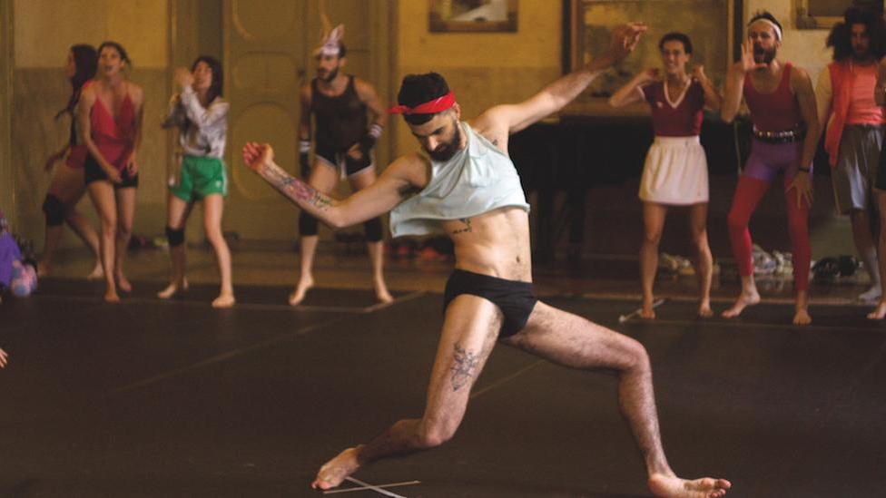 Il Collettivo Cinetico sul palco per boicottare la coreografia