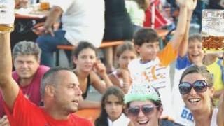 Un’immagine della serata inaugurale della festa della birra