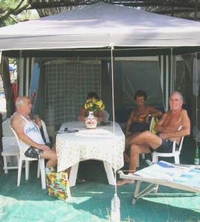 Turisti in campeggio