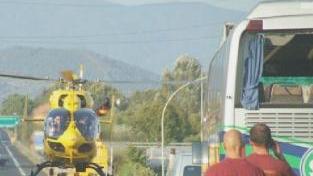 In alto scontro in autostrada e sopra l’atterraggio del Pegaso