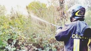 Vigile del fuoco in azione a Sarripoli