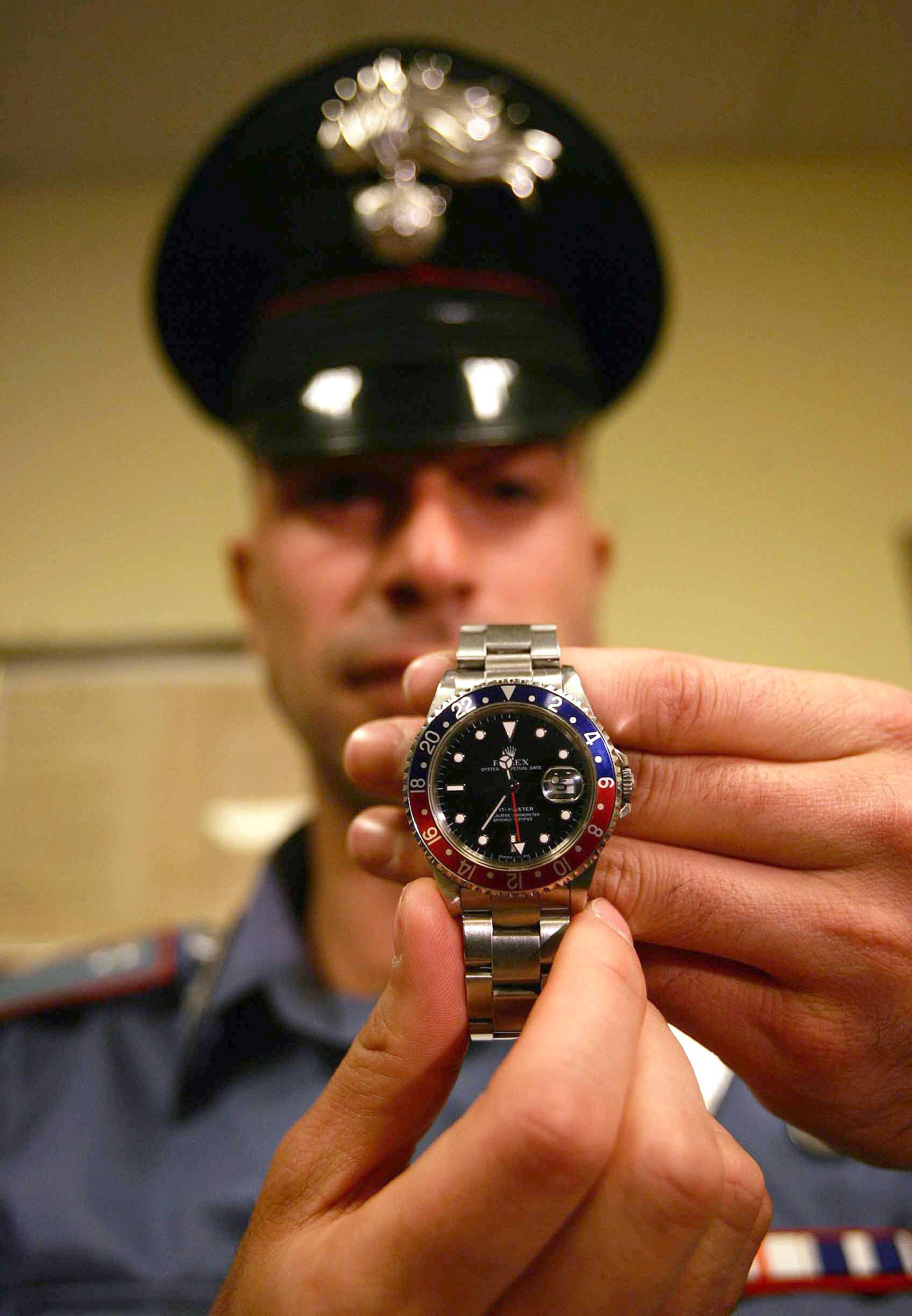 San Polo, gli propone di far sesso e poi gli ruba il Rolex: denunciata la ladra a luci rosse