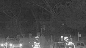 Vigili urbani al lavoro di notte