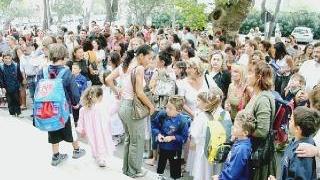 Sta per suonare la prima campanella. Ma la scuola è alla prese con i tagli agli organici