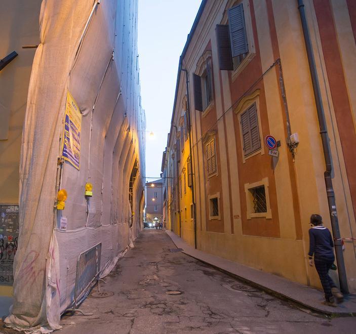 Ma nelle strade attorno riesplode la rabbia per balordi e vandalismi