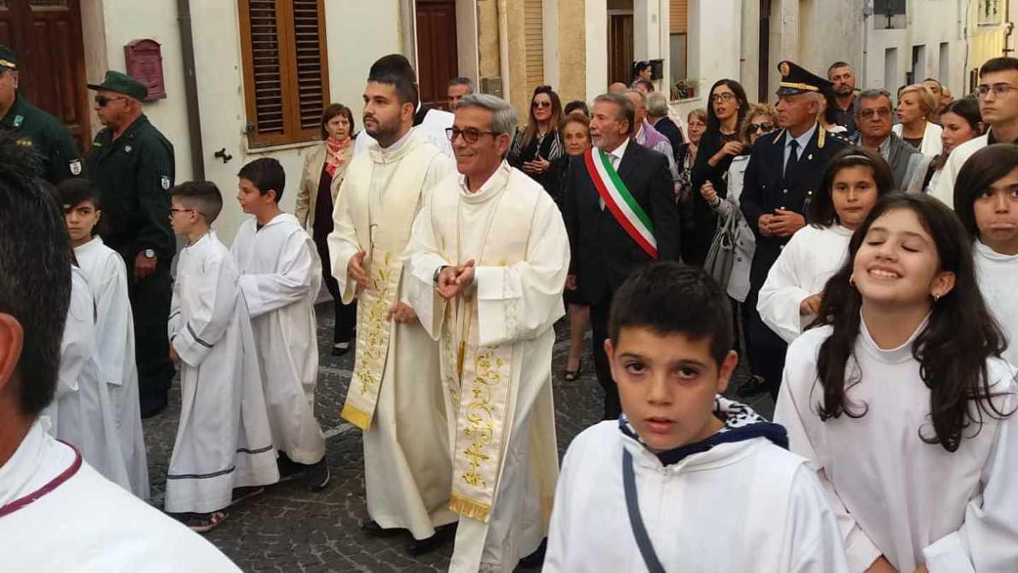 Ossi ha accolto il nuovo parroco 