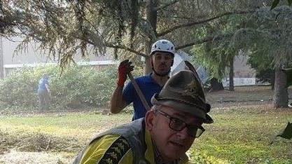 Via i rifiuti e il degrado Il bosco di Spezzano si trasforma in parco