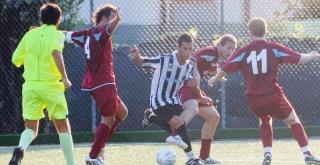 Un momento della gara di coppa tra Massese e Sporting