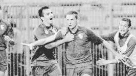 Pagliuca esulta dopo un gol: era l’agosto del 2001