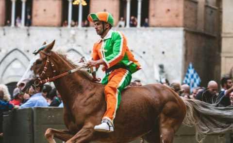 Il Palio parla sardo in campo a Siena sei fantini dell’isola 