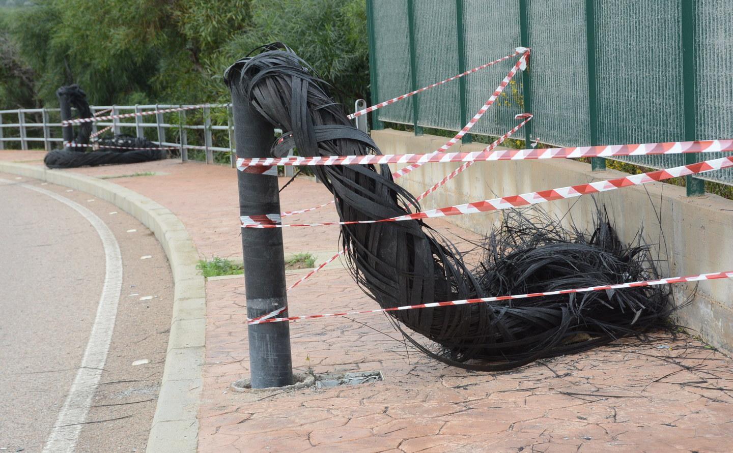 maltempo, circonvallazione di golfo aranci al buio