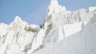 Una veduta delle cave di marmo