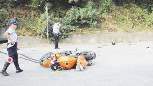 I rilievi delle forze dell’ordine sul luogo dell’incidente (fotoservizio Claudio Cuffaro)