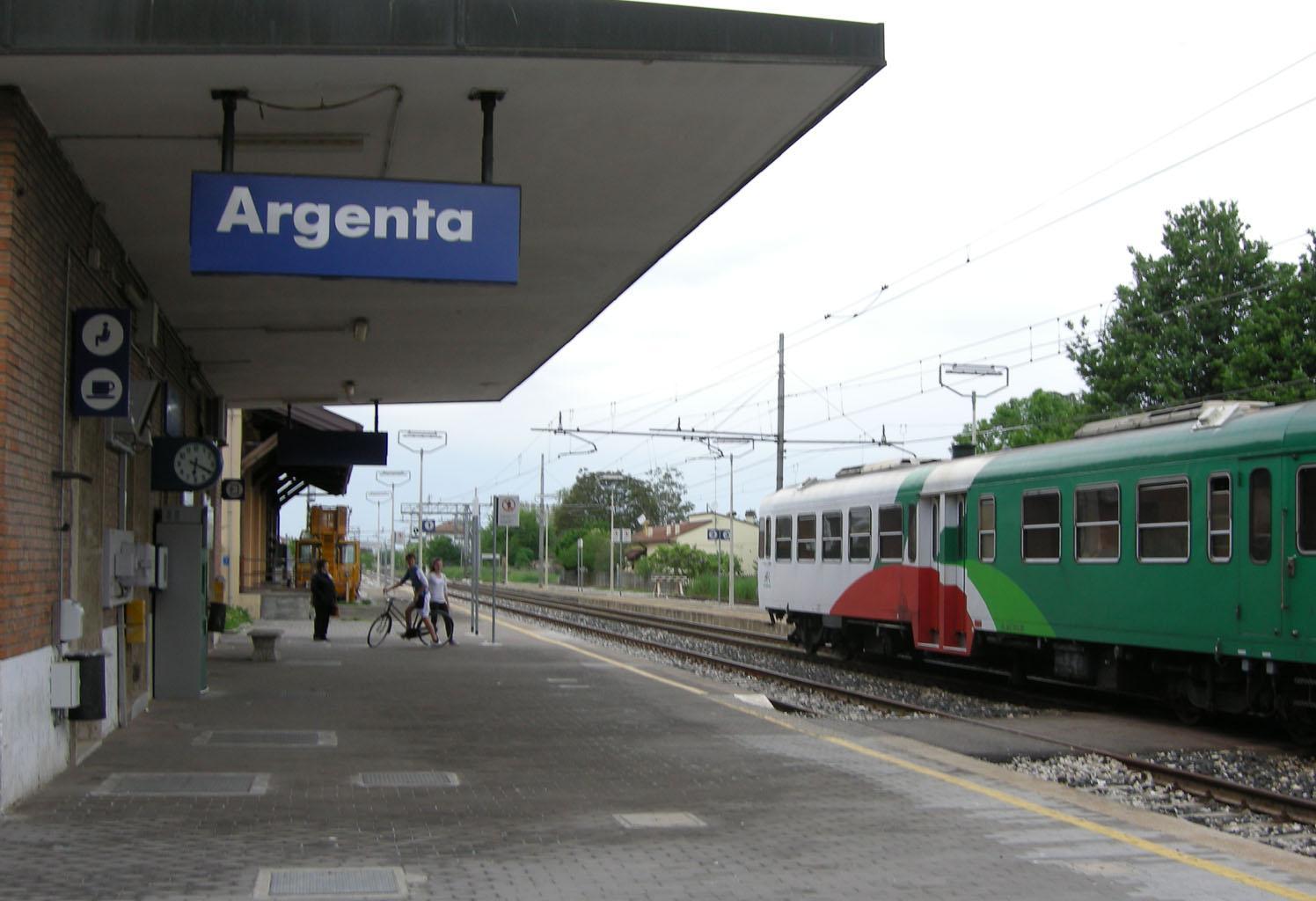 Treno fermo in stazione