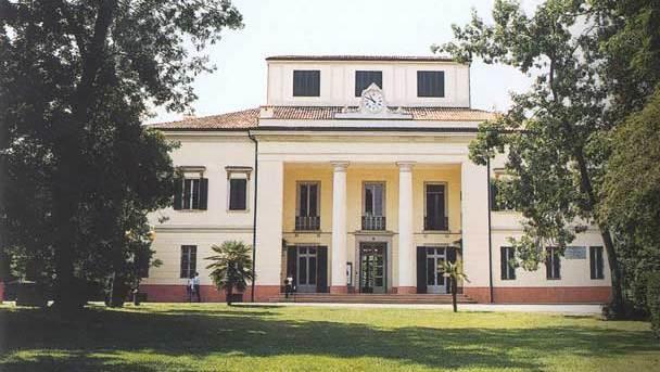 Formigine, molesta due ragazzine al parco. Denunciato un esibizionista 