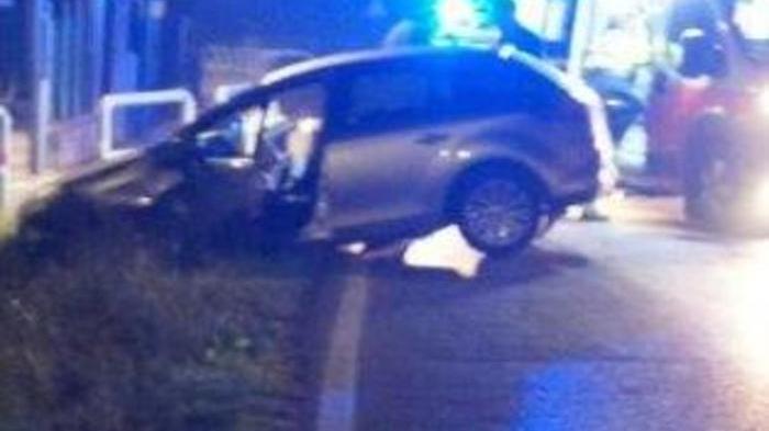 Si schianta nel fossato nella notte: ferito 42enne