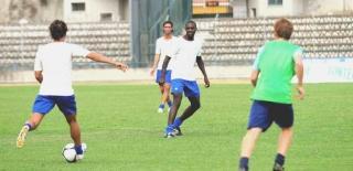 Olivier N’Siabamfumu in azione e, a destra Marco Guidone