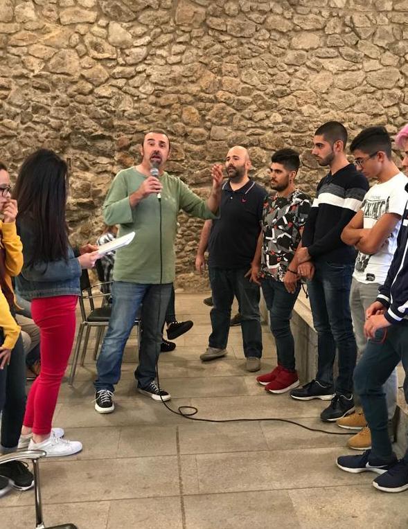 I ragazzi cantano nel contest di Sòleandro 