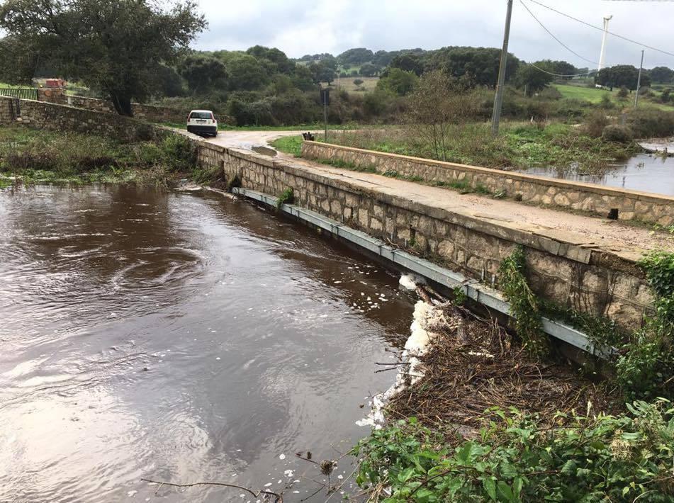 Piogge abbondanti, la diga piena viene aperta 
