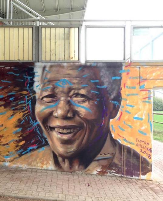 Il murales dedicato a Mandela sulla tribuna della Canalina 