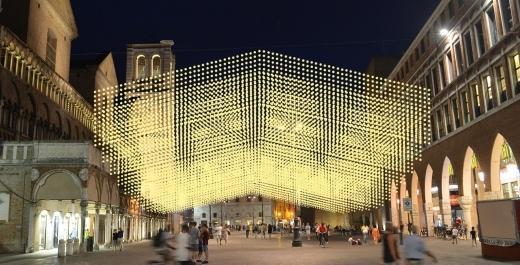 Le luminarie della discordia: i commercianti si dividono 