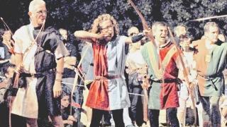 Un momento della gara degli arcieri per la festa di Castruccio dell’anno scorso