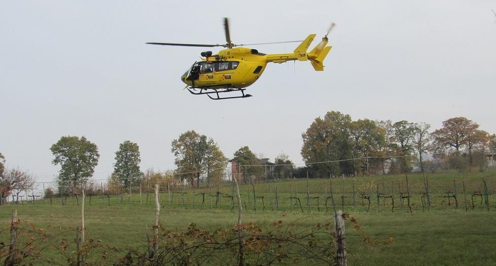 Cade con il motorino, 34enne in ospedale