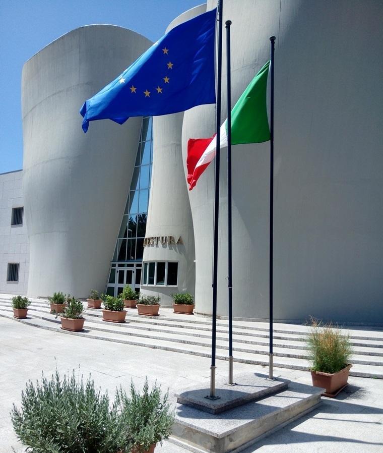 In questura coi passaporti contraffatti: quattro arresti