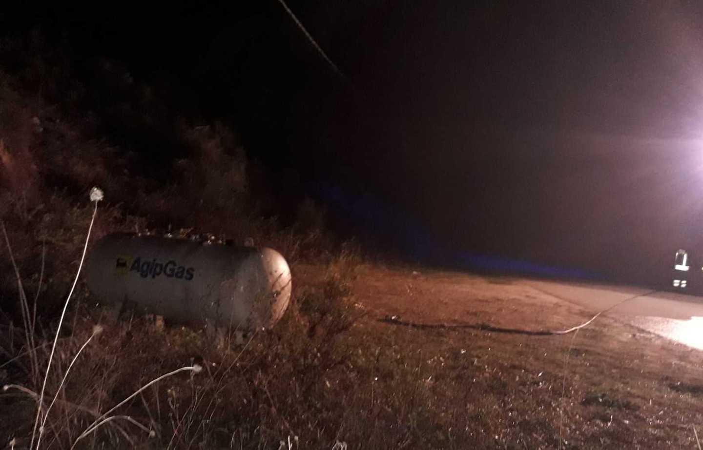 Sassari, bombolone di gas gettato in strada: paura nella notte 