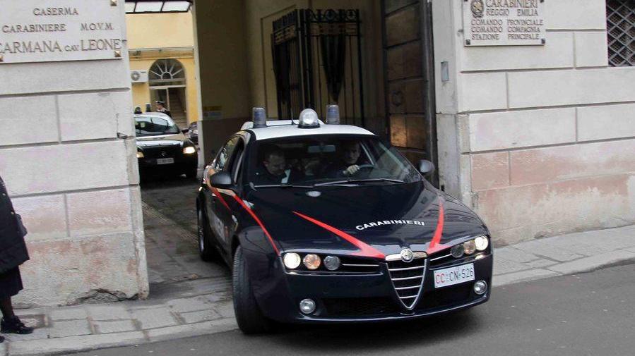 Impiegato di 27 anni scippato del computer mentre torna a casa