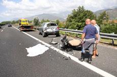 Muore in scooter schiantandosi contro Suv in panne sull'A12