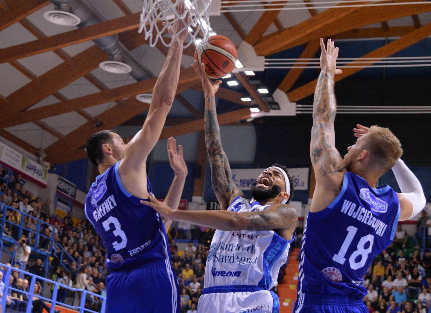 Brivido finale a Brindisi ma la Dinamo non fallisce 