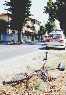 <strong>DRAMMA.</strong> La bicicletta del ragazzo abbandonata sul ciglio della strada