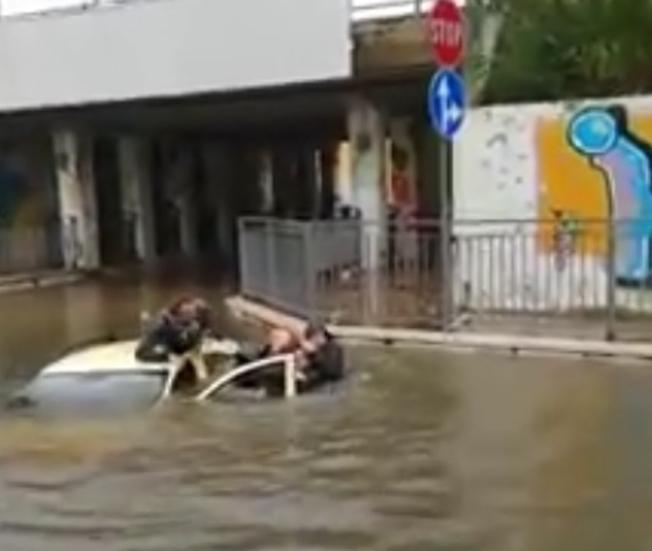 Si tuffa nel canale e salva una donna, sarà cittadino benemerito di Alghero