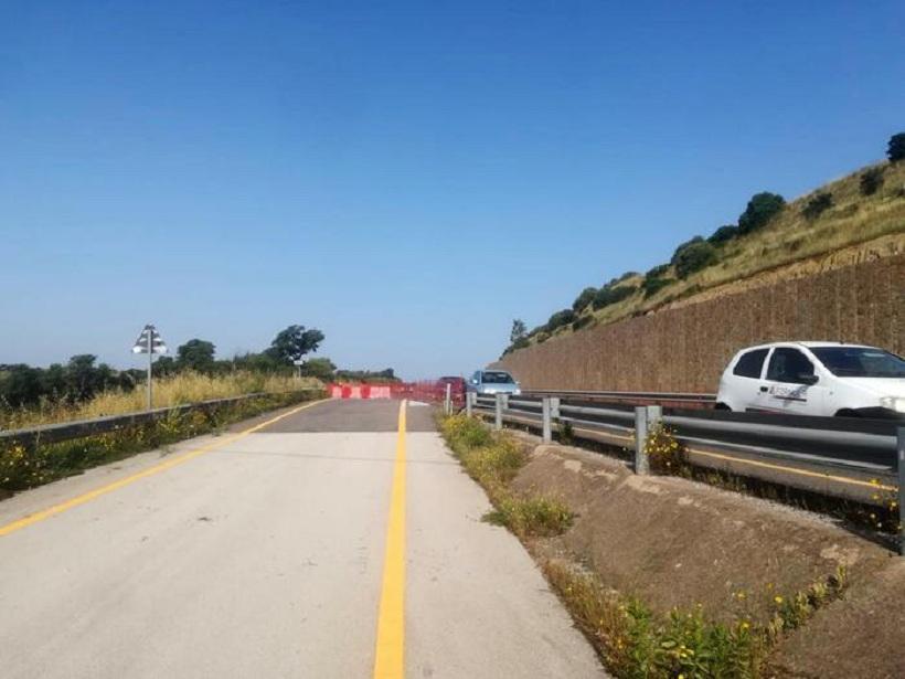 Berchidda, sit-in di operai ambientali sulla Sassari-Olbia