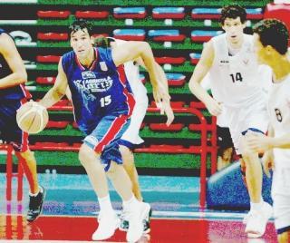 Carrizo e (sotto) Persico in azione nella gara di ritorno di Coppa Italia contro la Virtus Siena
