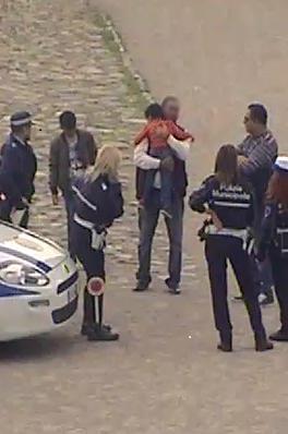 Bimbo di 3 anni si perde: riconsegnato al papà